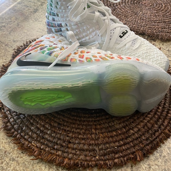 Nike LeBron XVII Air Command Force sneakers - Picture 7 of 12